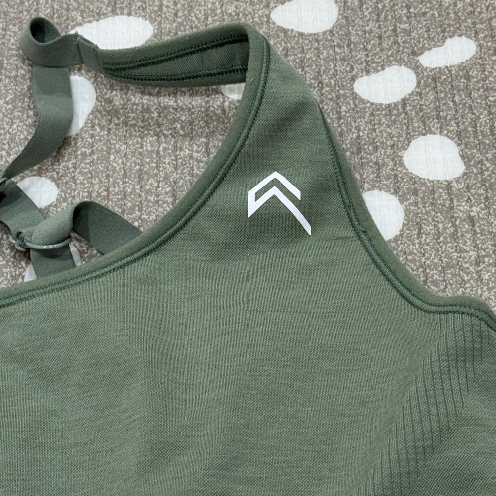 Oner Active seamless 2.0 Effortless sports bra tank top strappy sage criss cross - Picture 5 of 7